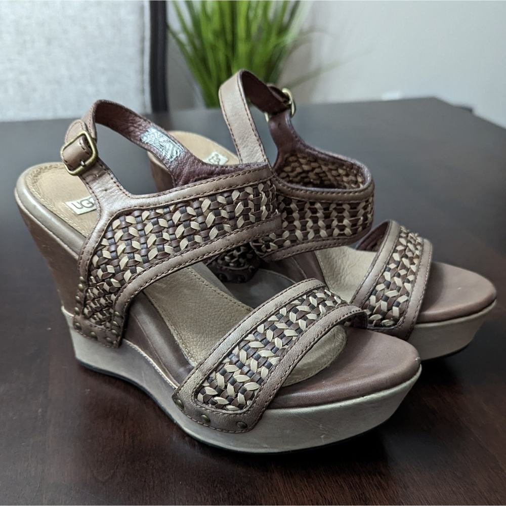 UGG Assia Leather Wedge Sandals